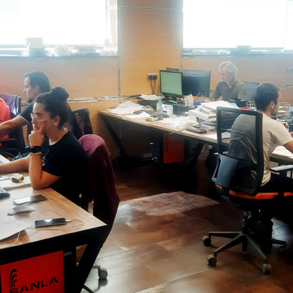 Estructuras metálicas y mobiliario vanguardista