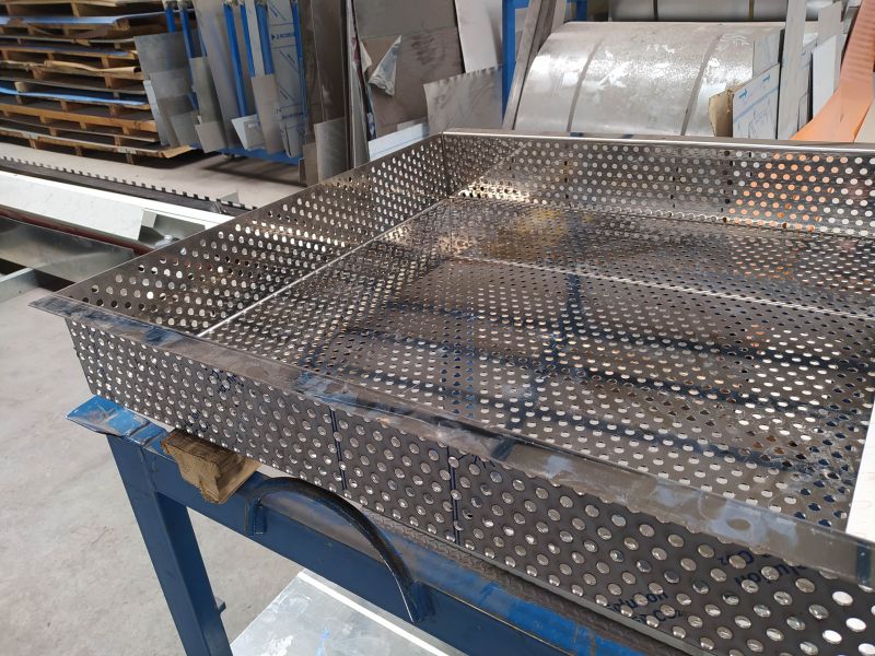 bandeja chapa perforada