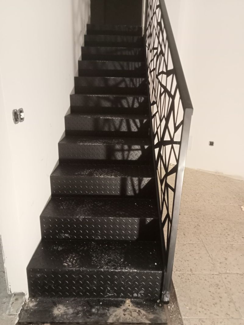 escalera chapa lagrimada 2
