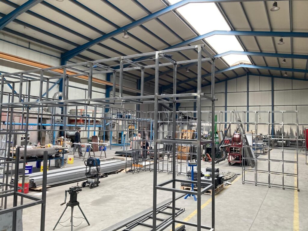 rejilla en tubo para jardín vertical 1