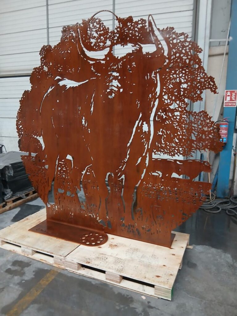 toro en acero corten