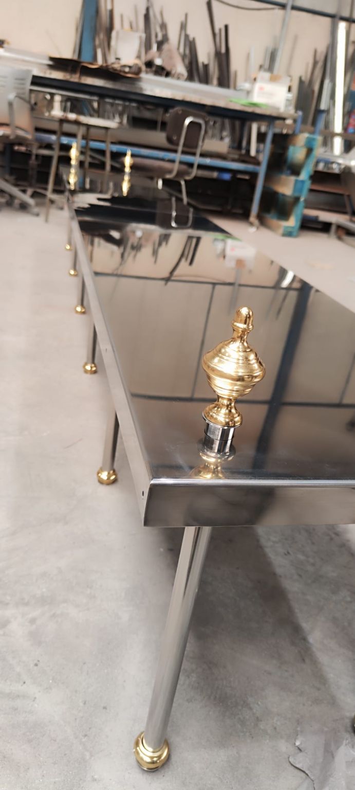 mobiliario de acero inoxidable 2