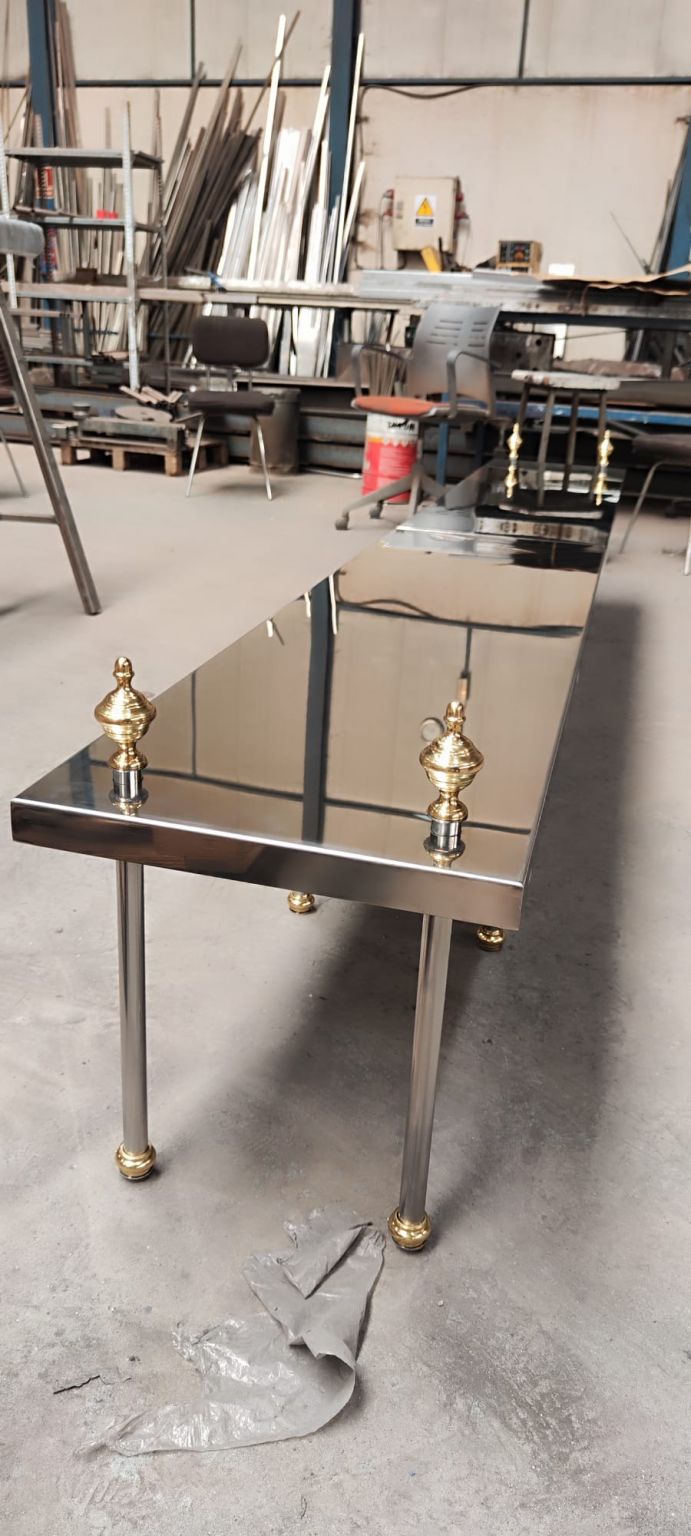 mobiliario de acero inoxidable 3