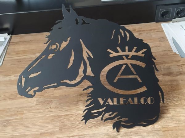 logotipo cortado láser